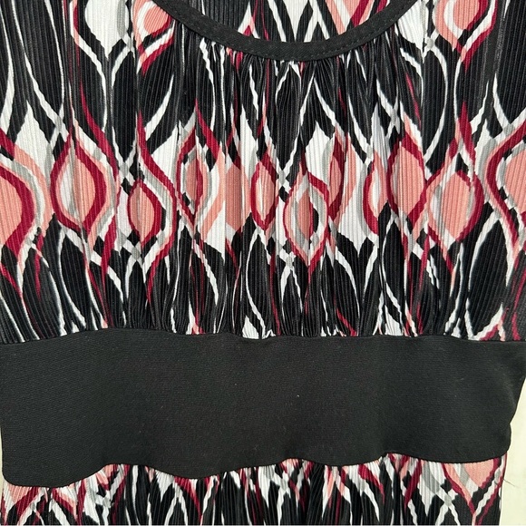 Vision Apparel Y2K Tie Back Babydoll Top. Size: Large. Black, pink and white. - Picture 4 of 8